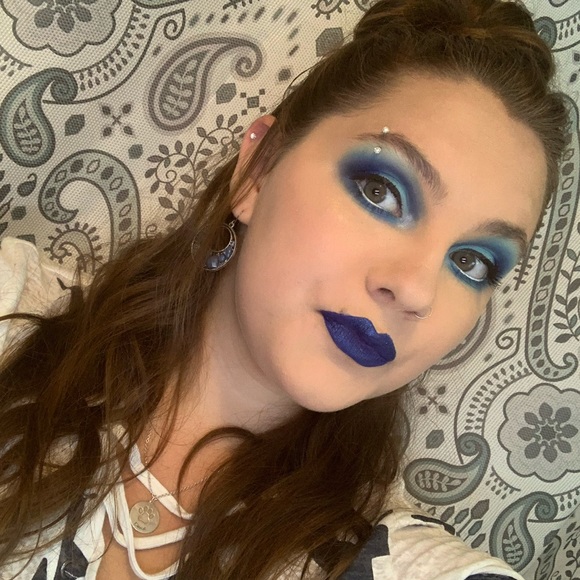 Meet your buyer/seller!💋 - Picture 10 of 17